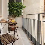 Nella's