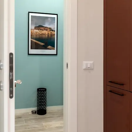 Nella's Чефалу